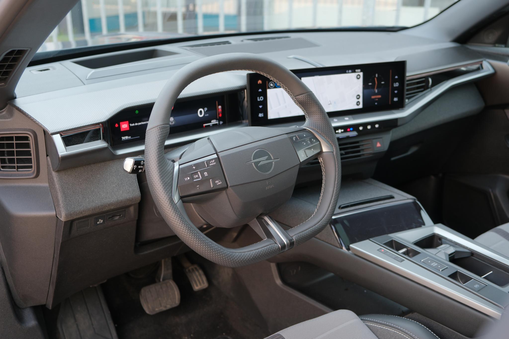 Opel Grandland 1.2 Turbo Hybrid 145pk eDCT6 GS - Panoramadak - Adaptive Cruise - Head-up display - Stoelverwarming - Elektrische achterklep - 360° Camera - Focal Audio afbeelding 16