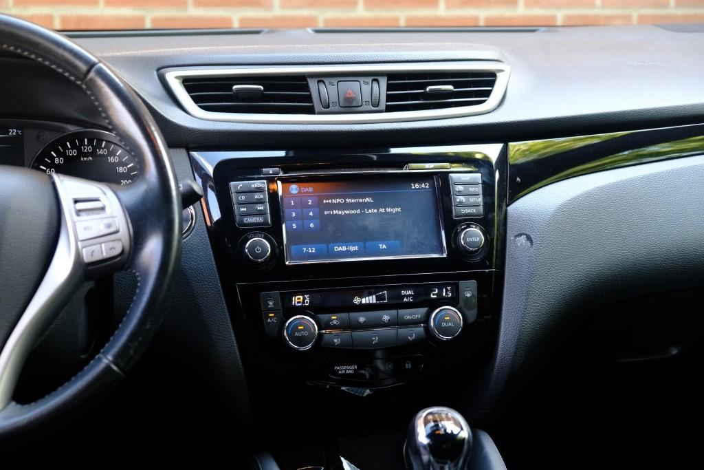 Nissan QASHQAI 1.6 DIG-T 163pk N-Vision | Navi | Climate | Cruise | Panoramadak | 360° Camera | Keyless | Trekhaak afbeelding 17