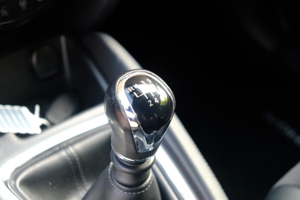 Nissan QASHQAI 1.6 DIG-T 163pk N-Vision | Navi | Climate | Cruise | Panoramadak | 360° Camera | Keyless | Trekhaak afbeelding 26