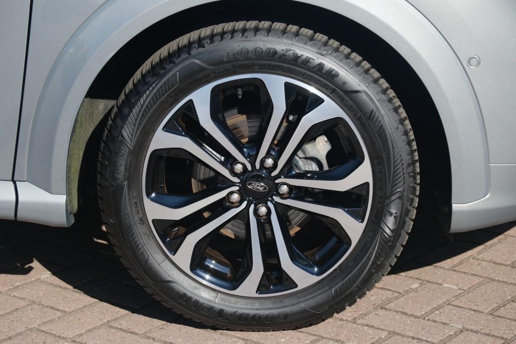 Ford Puma 1.0 EcoBoost Hybrid 155pk Aut. ST-Line X | Navi | App Connect | Adaptive Cruise | Full LED | Elektrische Achterklep | B&O Audio | Camera | Winter Pakket afbeelding 32