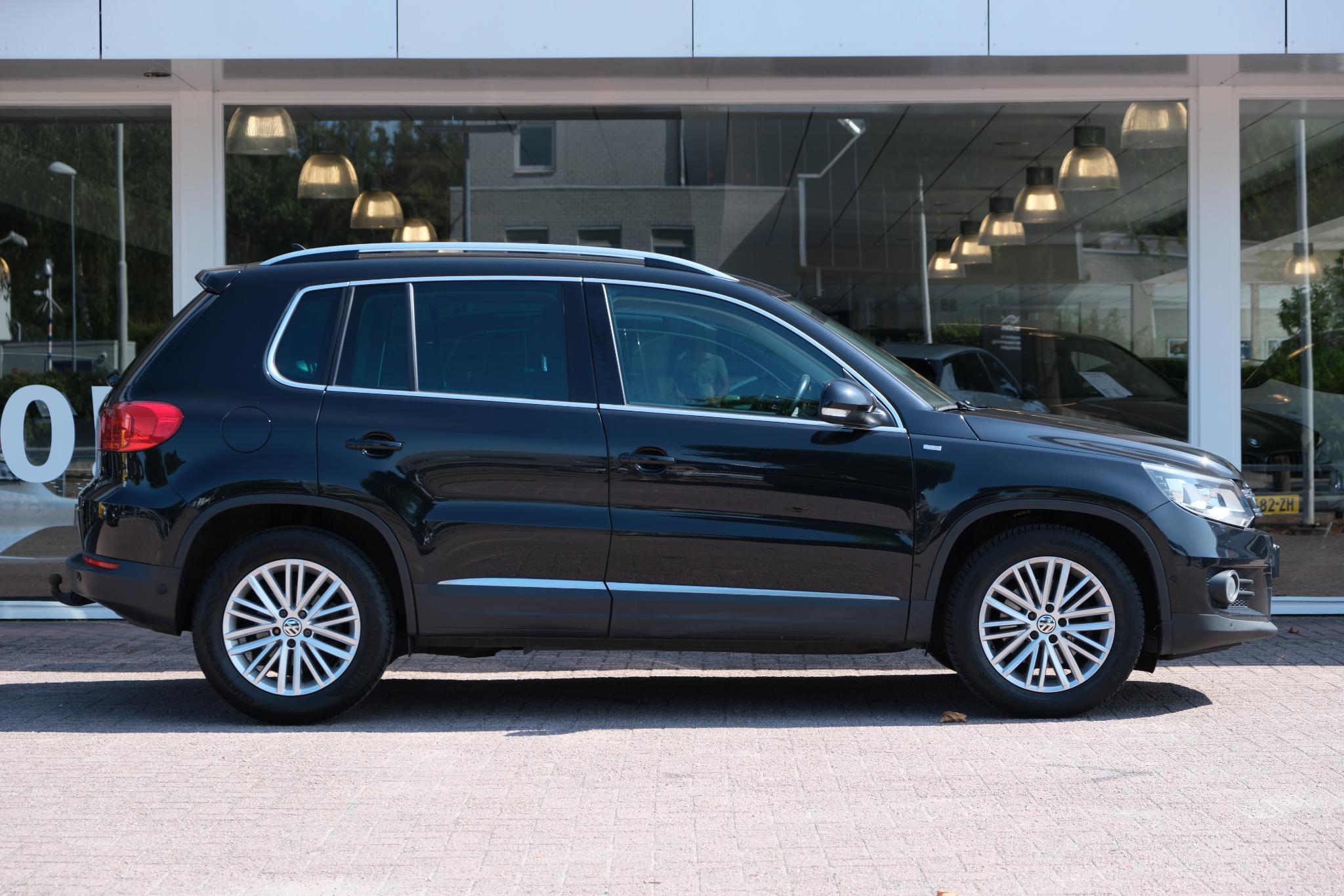 Volkswagen Tiguan 1.4 TSi 160pk Sport&Style | Navi | Winterpakket | Trekhaak | Climate | Camera | Cruise afbeelding 4