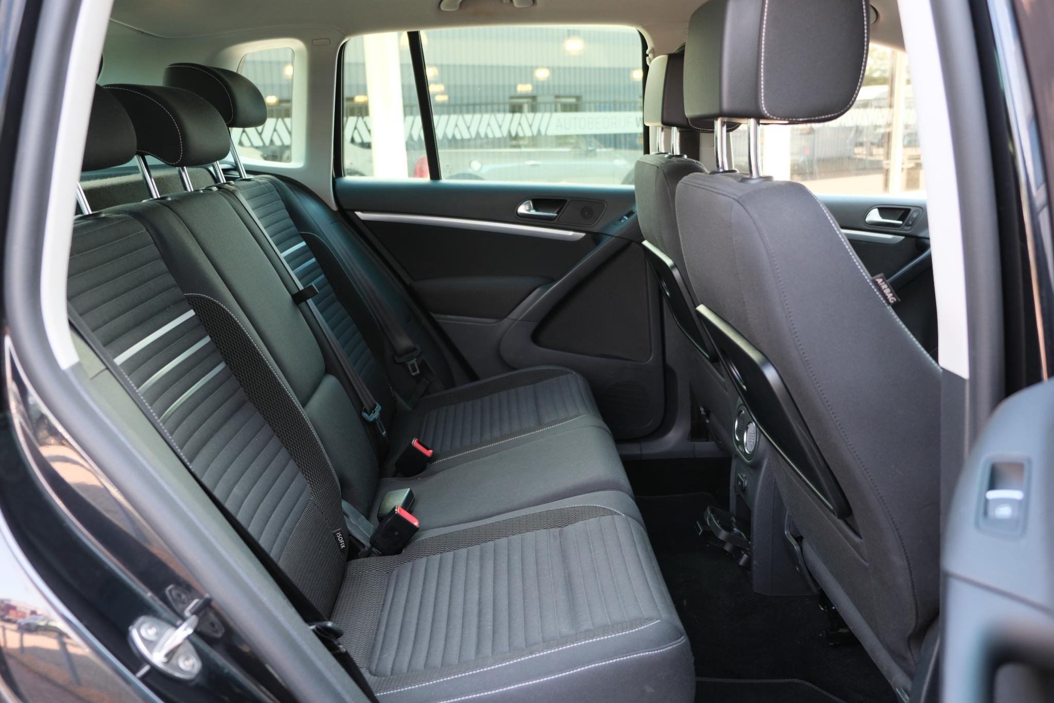 Volkswagen Tiguan 1.4 TSi 160pk Sport&Style | Navi | Winterpakket | Trekhaak | Climate | Camera | Cruise afbeelding 10
