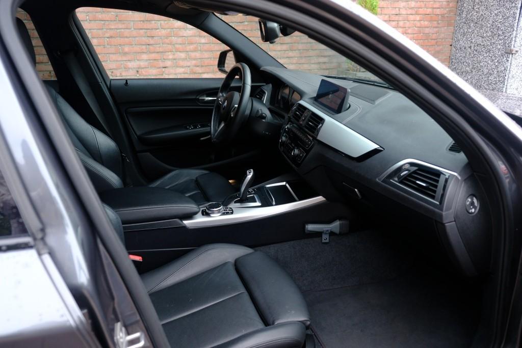 BMW 1 Serie 118i 136pk Aut. M Sport Shadow High Executive | Navi | Climate | Cruise | DAB | PDC | Stoelverwarming afbeelding 4