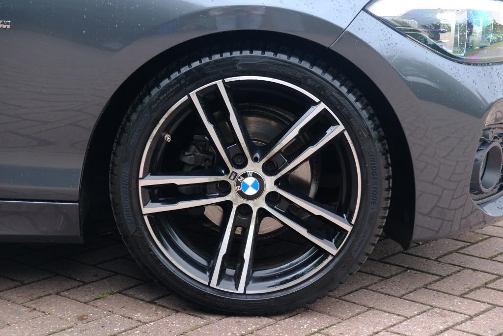 BMW 1 Serie 118i 136pk Aut. M Sport Shadow High Executive | Navi | Climate | Cruise | DAB | PDC | Stoelverwarming afbeelding 26