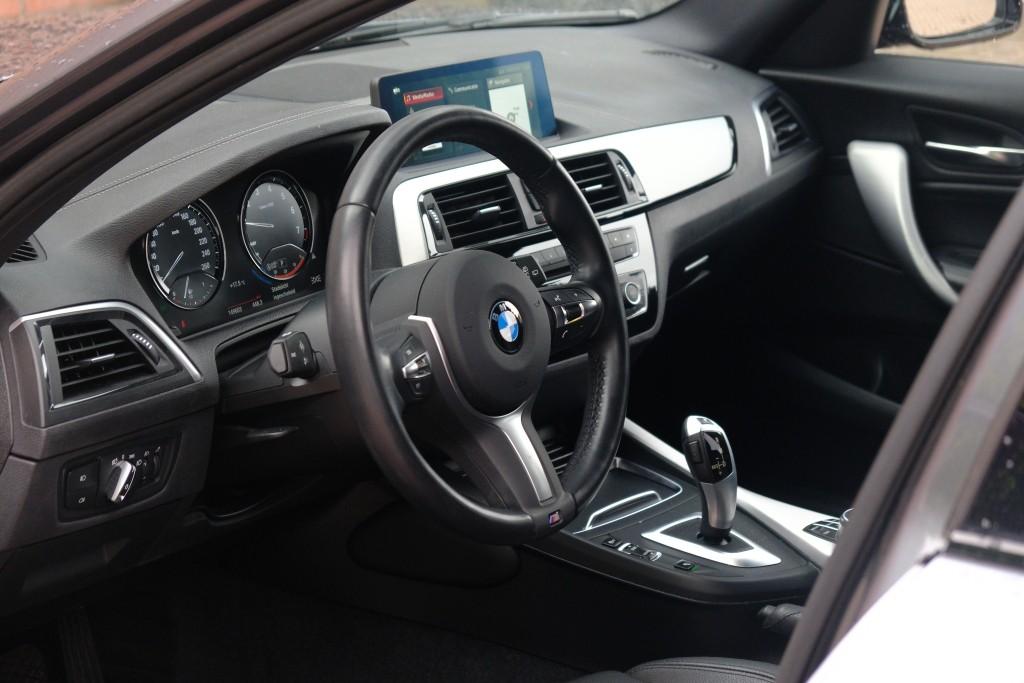 BMW 1 Serie 118i 136pk Aut. M Sport Shadow High Executive | Navi | Climate | Cruise | DAB | PDC | Stoelverwarming afbeelding 8