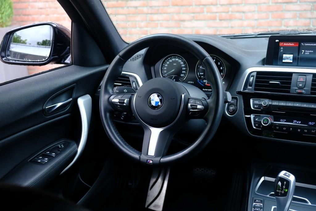 BMW 1 Serie 118i 136pk Aut. M Sport Shadow High Executive | Navi | Climate | Cruise | DAB | PDC | Stoelverwarming afbeelding 12