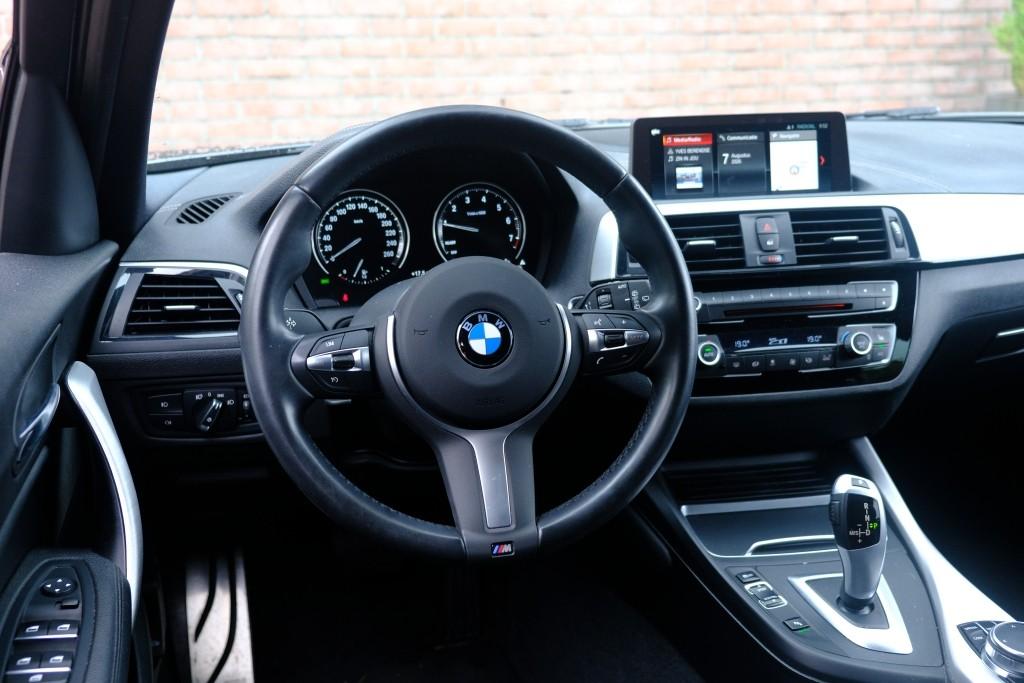 BMW 1 Serie 118i 136pk Aut. M Sport Shadow High Executive | Navi | Climate | Cruise | DAB | PDC | Stoelverwarming afbeelding 14