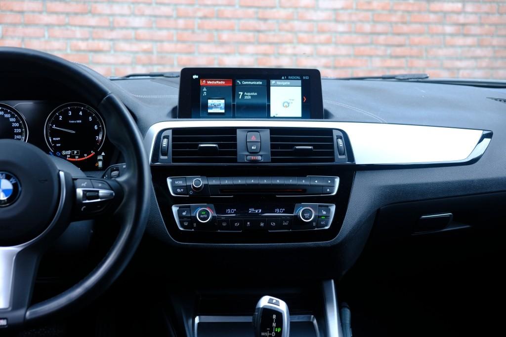 BMW 1 Serie 118i 136pk Aut. M Sport Shadow High Executive | Navi | Climate | Cruise | DAB | PDC | Stoelverwarming afbeelding 15