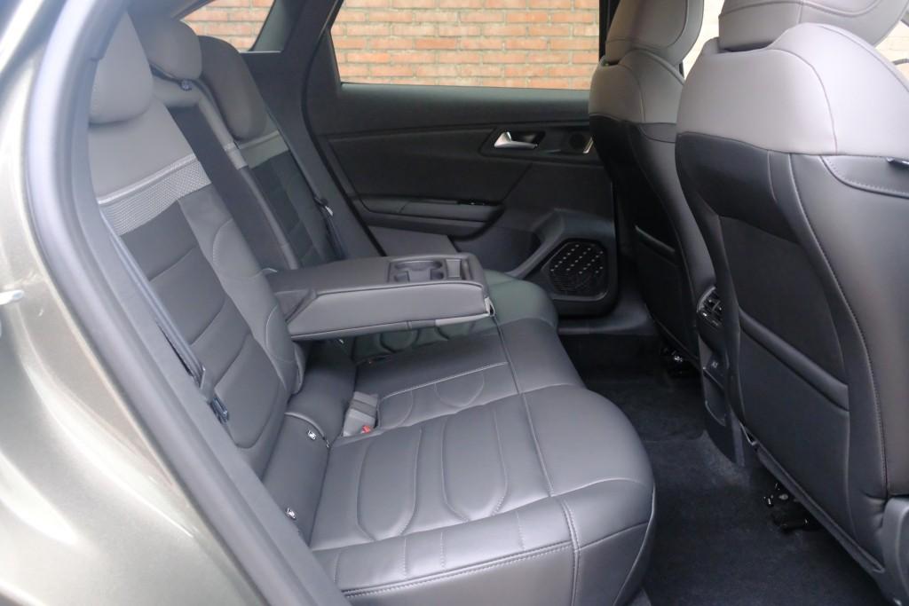 Citroën C5 X 1.6 Plug-in Hybrid 225pk EAT8 Shine | Navi | App Connect | Climate | Adaptive Cruise | Head-up Display | Camera | Keyless afbeelding 3