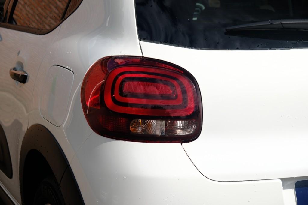 Citroën C3 1.2 PureTech 83pk Shine | App Connect | Climate | Cruise | Keyless | Stoelverwarming afbeelding 28