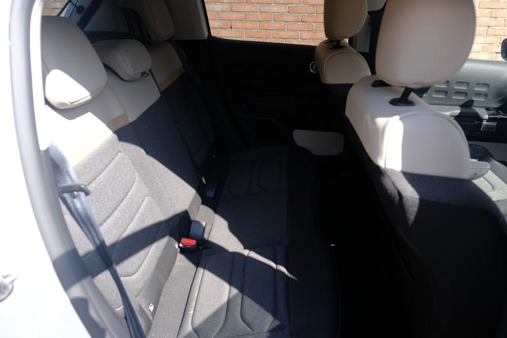Citroën C3 1.2 PureTech 83pk Shine | App Connect | Climate | Cruise | Keyless | Stoelverwarming afbeelding 3