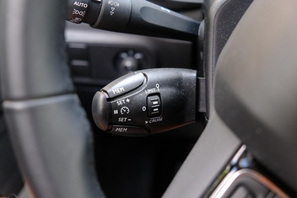 Citroën C3 1.2 PureTech 83pk Shine | App Connect | Climate | Cruise | Keyless | Stoelverwarming afbeelding 12