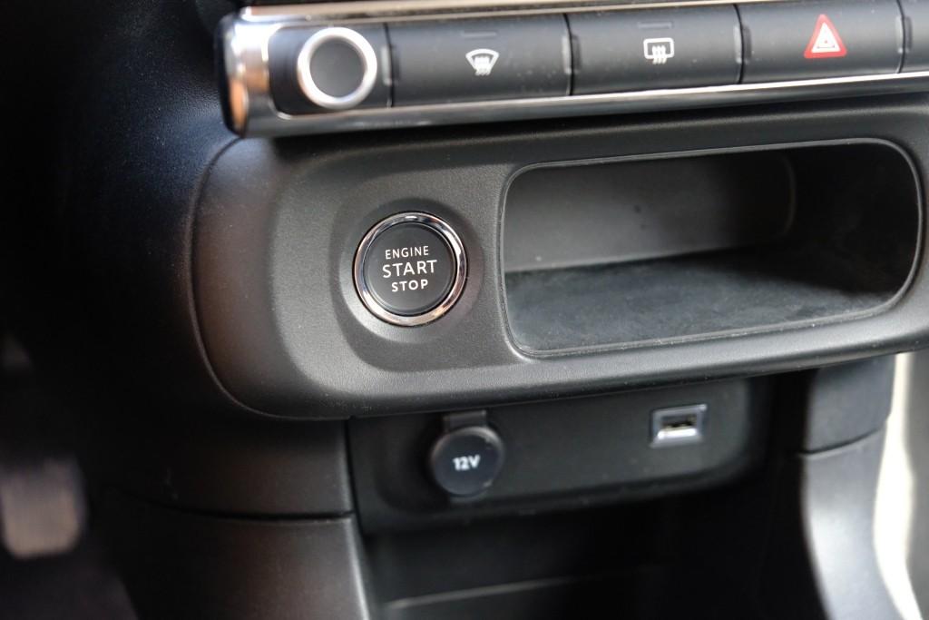 Citroën C3 1.2 PureTech 83pk Shine | App Connect | Climate | Cruise | Keyless | Stoelverwarming afbeelding 22