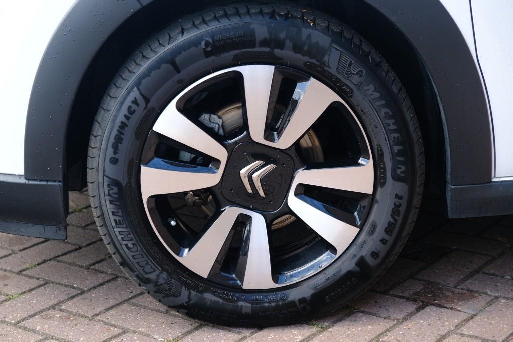 Citroën C3 1.2 PureTech 83pk Shine | App Connect | Climate | Cruise | Keyless | Stoelverwarming afbeelding 27