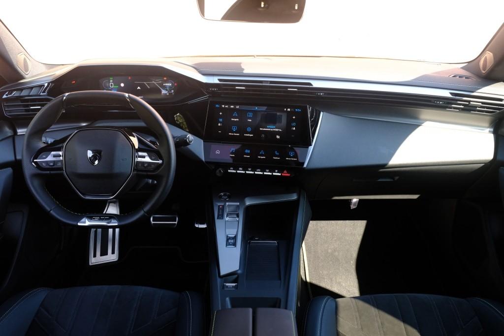 Peugeot 408 1.6 HYbrid 180pk EAT8 GT | Navi | App Connect | Adaptive Cruise | Keyless | 360° Camera | Matrix LED | Dodehoek | Elektrische Achterklep afbeelding 6
