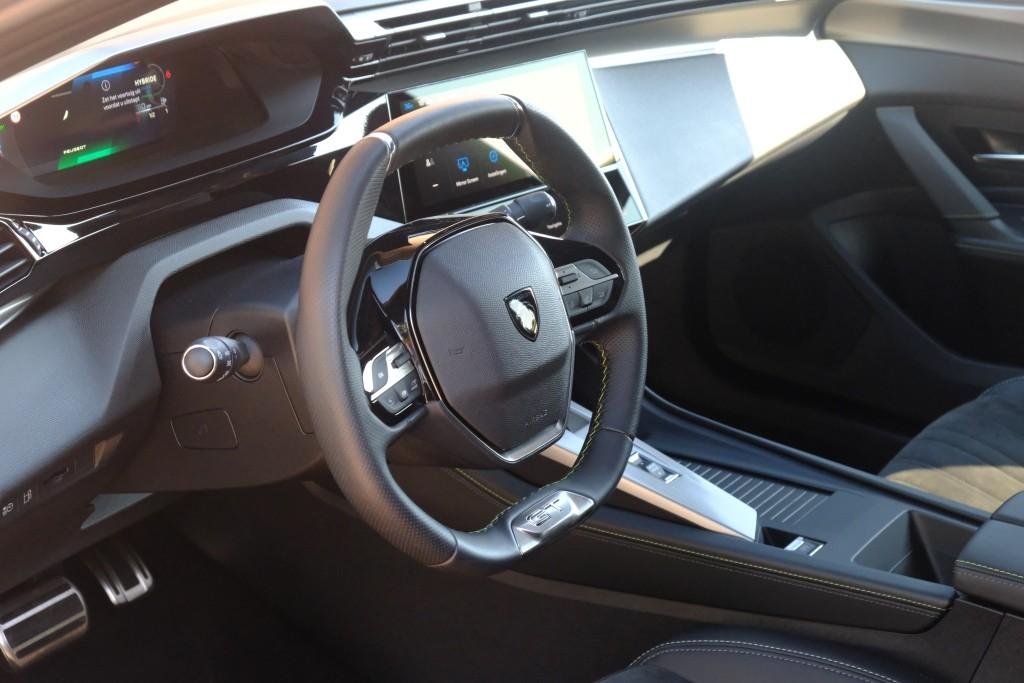 Peugeot 408 1.6 HYbrid 180pk EAT8 GT | Navi | App Connect | Adaptive Cruise | Keyless | 360° Camera | Matrix LED | Dodehoek | Elektrische Achterklep afbeelding 7