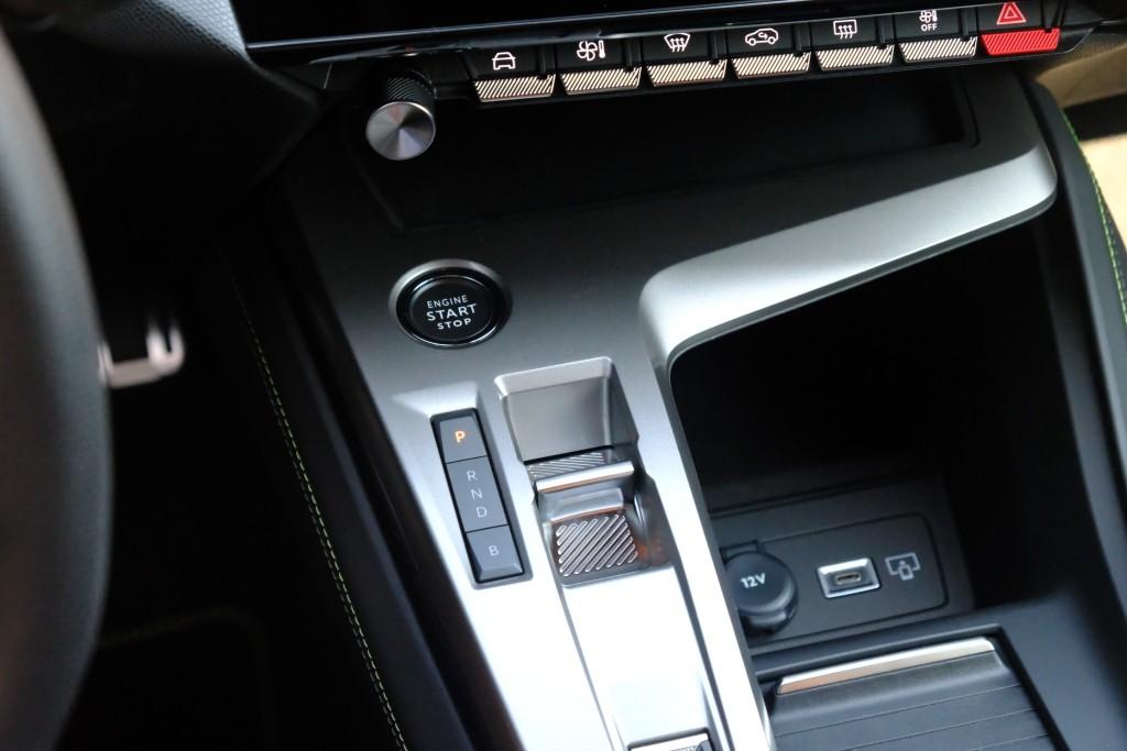 Peugeot 408 1.6 HYbrid 180pk EAT8 GT | Navi | App Connect | Adaptive Cruise | Keyless | 360° Camera | Matrix LED | Dodehoek | Elektrische Achterklep afbeelding 19