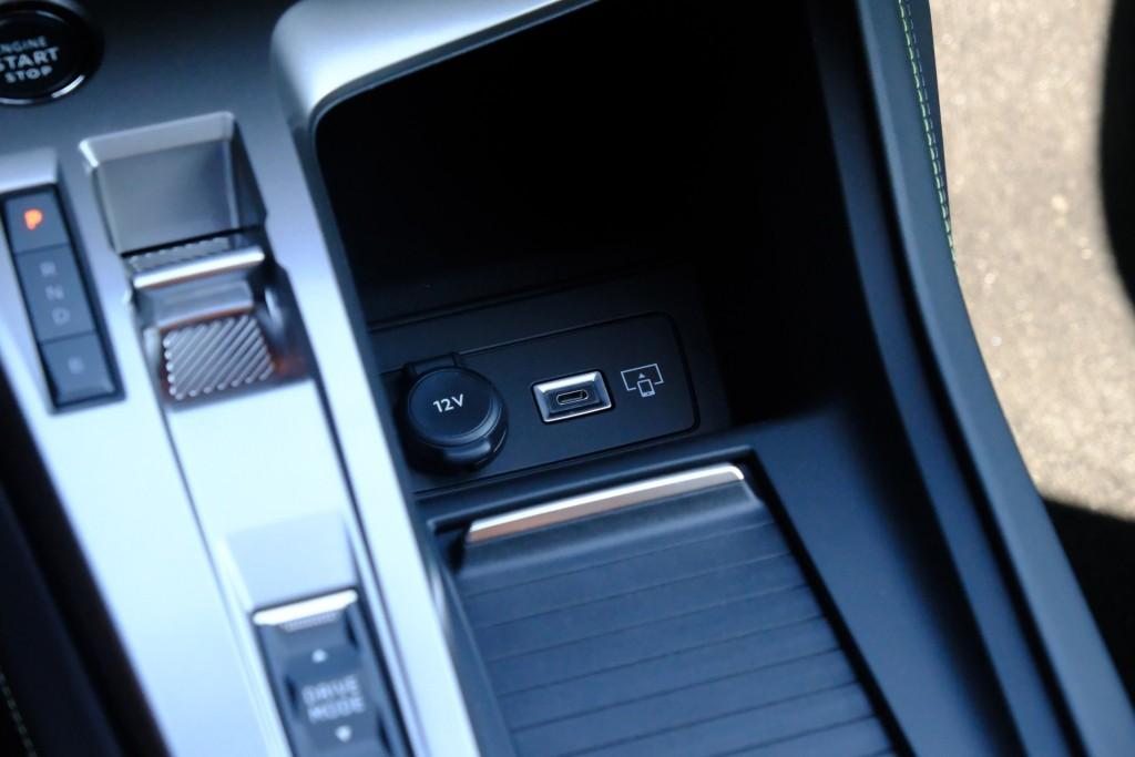 Peugeot 408 1.6 HYbrid 180pk EAT8 GT | Navi | App Connect | Adaptive Cruise | Keyless | 360° Camera | Matrix LED | Dodehoek | Elektrische Achterklep afbeelding 20