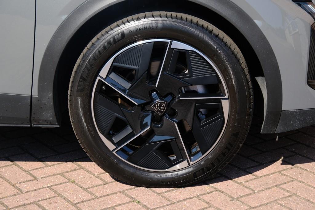 Peugeot 408 1.6 HYbrid 180pk EAT8 GT | Navi | App Connect | Adaptive Cruise | Keyless | 360° Camera | Matrix LED | Dodehoek | Elektrische Achterklep afbeelding 23