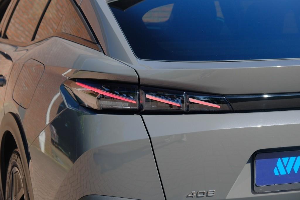 Peugeot 408 1.6 HYbrid 180pk EAT8 GT | Navi | App Connect | Adaptive Cruise | Keyless | 360° Camera | Matrix LED | Dodehoek | Elektrische Achterklep afbeelding 24