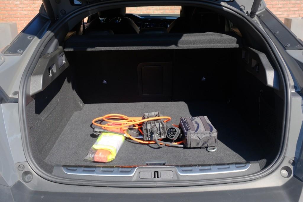 Peugeot 408 1.6 HYbrid 180pk EAT8 GT | Navi | App Connect | Adaptive Cruise | Keyless | 360° Camera | Matrix LED | Dodehoek | Elektrische Achterklep afbeelding 26