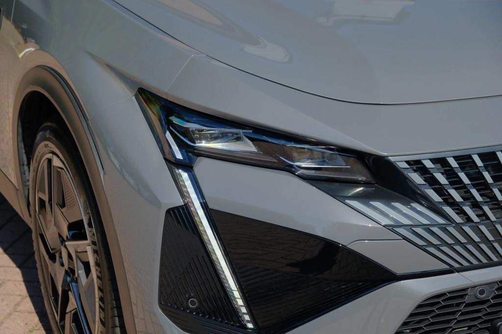 Peugeot 408 1.6 HYbrid 180pk EAT8 GT | Navi | App Connect | Adaptive Cruise | Keyless | 360° Camera | Matrix LED | Dodehoek | Elektrische Achterklep afbeelding 2