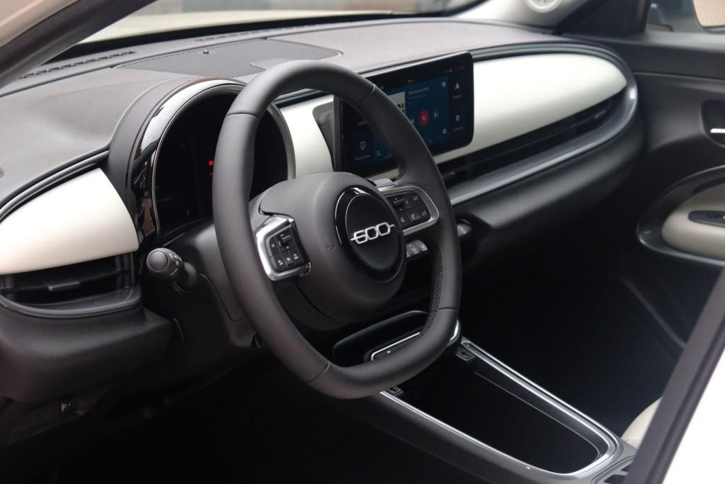 Fiat 600 1.2 Hybrid 110pk DCT6 La Prima | Navi | App Connect | Adaptive Cruise | Climate | Keyless | Camera | Leder | Elektrische Achterklep afbeelding 7