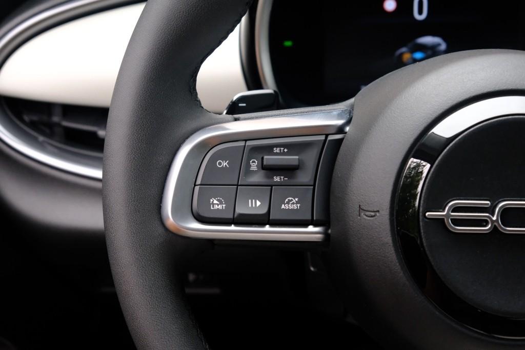 Fiat 600 1.2 Hybrid 110pk DCT6 La Prima | Navi | App Connect | Adaptive Cruise | Climate | Keyless | Camera | Leder | Elektrische Achterklep afbeelding 8