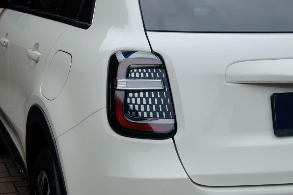Fiat 600 1.2 Hybrid 110pk DCT6 La Prima | Navi | App Connect | Adaptive Cruise | Climate | Keyless | Camera | Leder | Elektrische Achterklep afbeelding 27