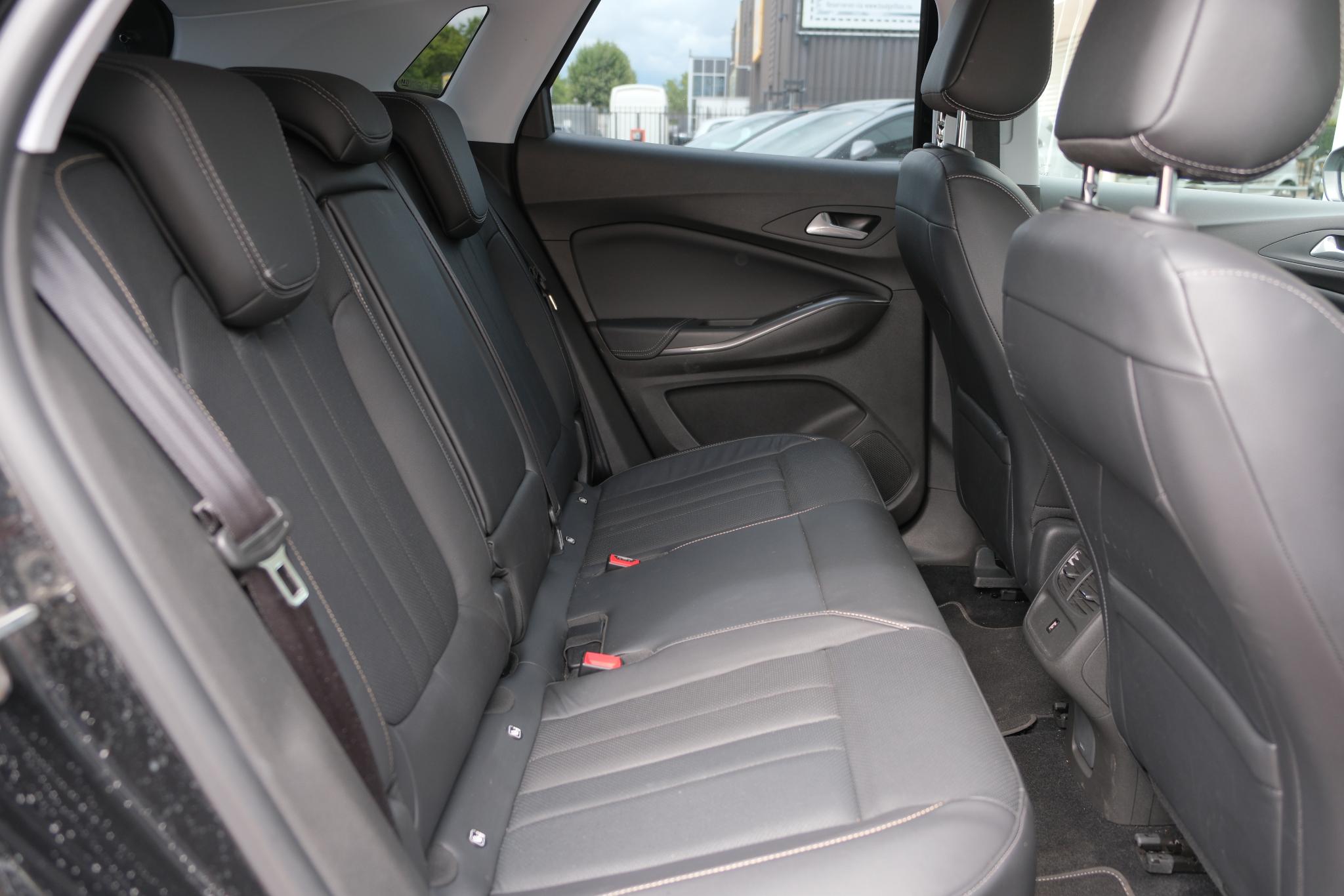 Opel Grandland X 1.6 Turbo Hybrid4 300pk Business Elegance | Navi | App Connect | Climate | Adaptive Cruise | Camera | Leder | Dodehoek | Trekhaak afbeelding 10