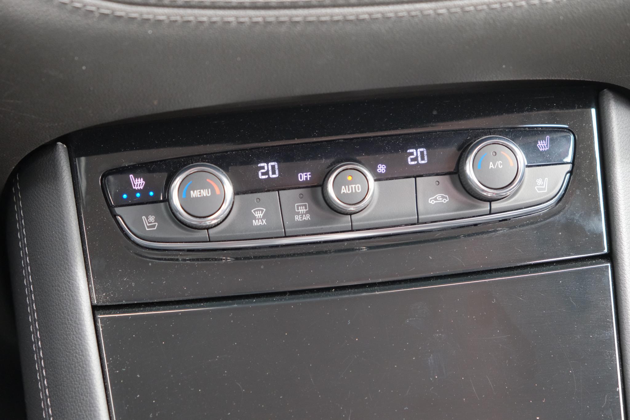 Opel Grandland X 1.6 Turbo Hybrid4 300pk Business Elegance | Navi | App Connect | Climate | Adaptive Cruise | Camera | Leder | Dodehoek | Trekhaak afbeelding 13