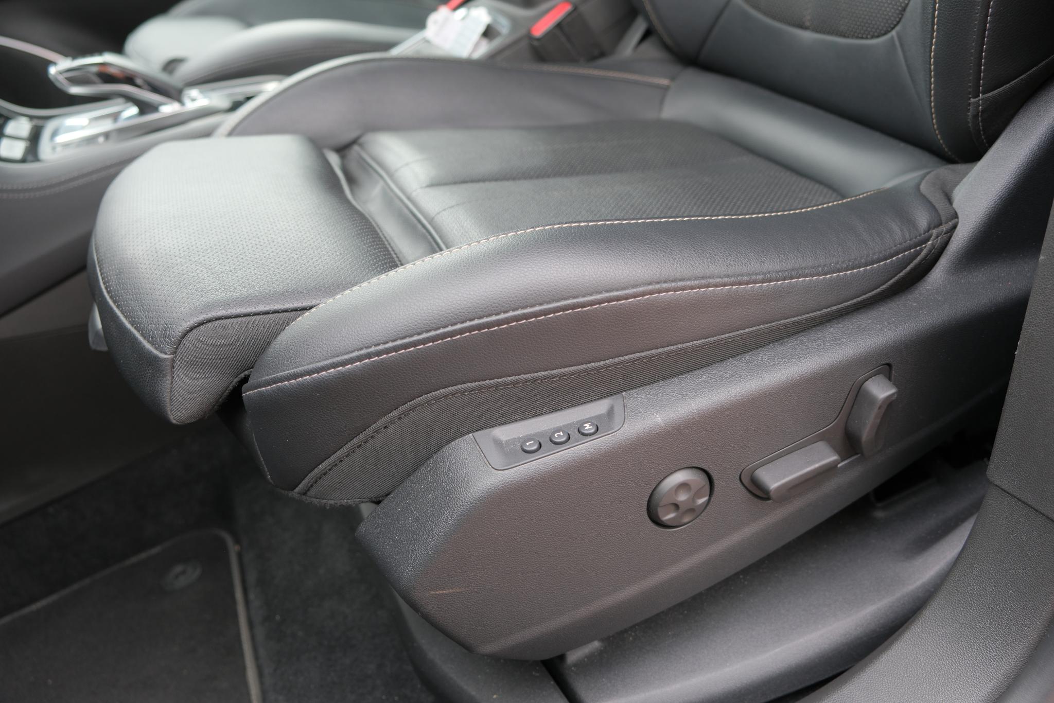 Opel Grandland X 1.6 Turbo Hybrid4 300pk Business Elegance | Navi | App Connect | Climate | Adaptive Cruise | Camera | Leder | Dodehoek | Trekhaak afbeelding 21