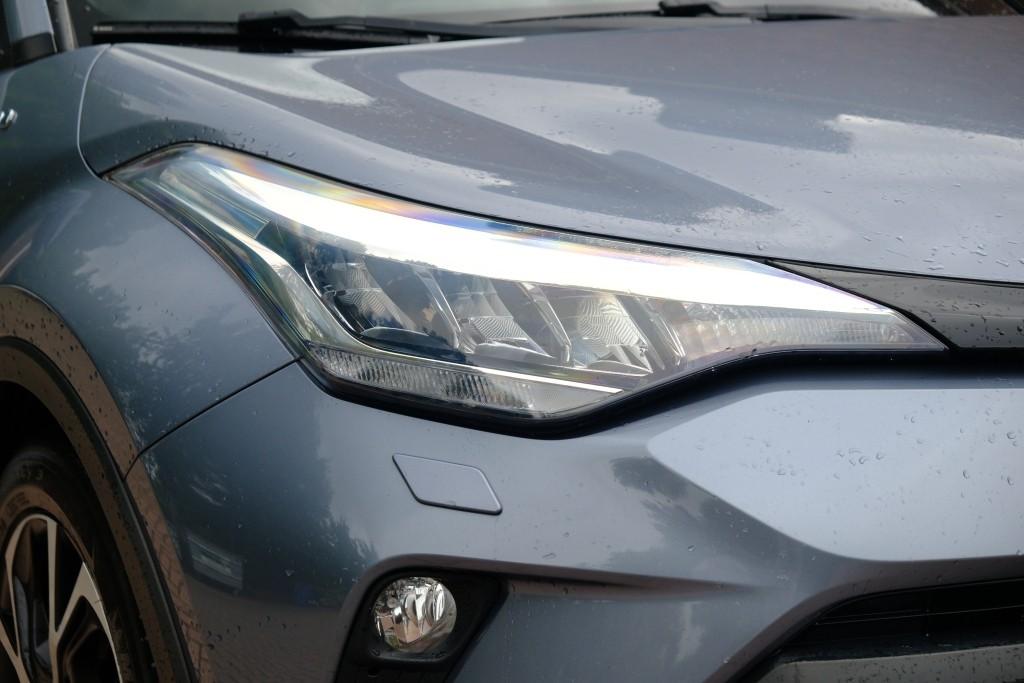 Toyota C-HR 1.8 Hybrid 122pk CVT First Edition | Navvi | App Connect | Climate | Adaptive Cruise | Camera | Keyless | Winter Pakket | Trekhaak afbeelding 2