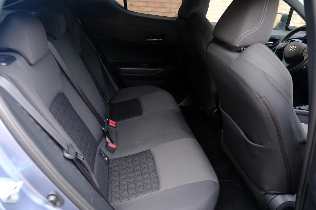 Toyota C-HR 1.8 Hybrid 122pk CVT First Edition | Navvi | App Connect | Climate | Adaptive Cruise | Camera | Keyless | Winter Pakket | Trekhaak afbeelding 3