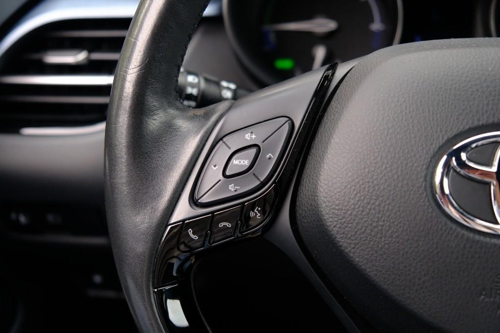 Toyota C-HR 1.8 Hybrid 122pk CVT First Edition | Navvi | App Connect | Climate | Adaptive Cruise | Camera | Keyless | Winter Pakket | Trekhaak afbeelding 9