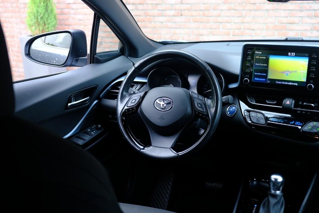 Toyota C-HR 1.8 Hybrid 122pk CVT First Edition | Navvi | App Connect | Climate | Adaptive Cruise | Camera | Keyless | Winter Pakket | Trekhaak afbeelding 13