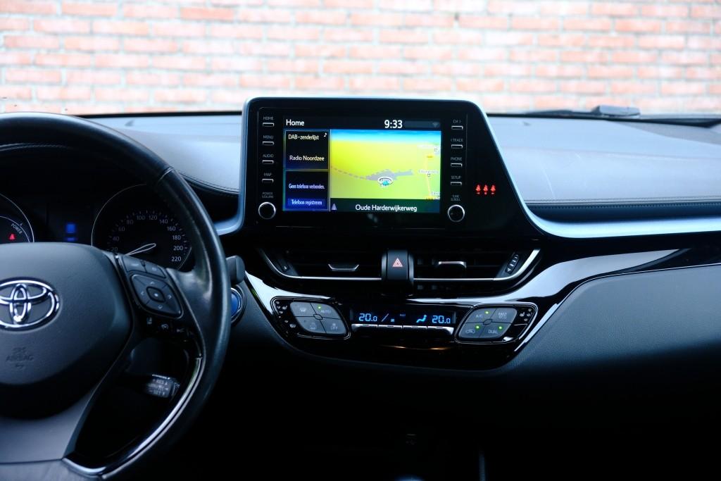 Toyota C-HR 1.8 Hybrid 122pk CVT First Edition | Navvi | App Connect | Climate | Adaptive Cruise | Camera | Keyless | Winter Pakket | Trekhaak afbeelding 16