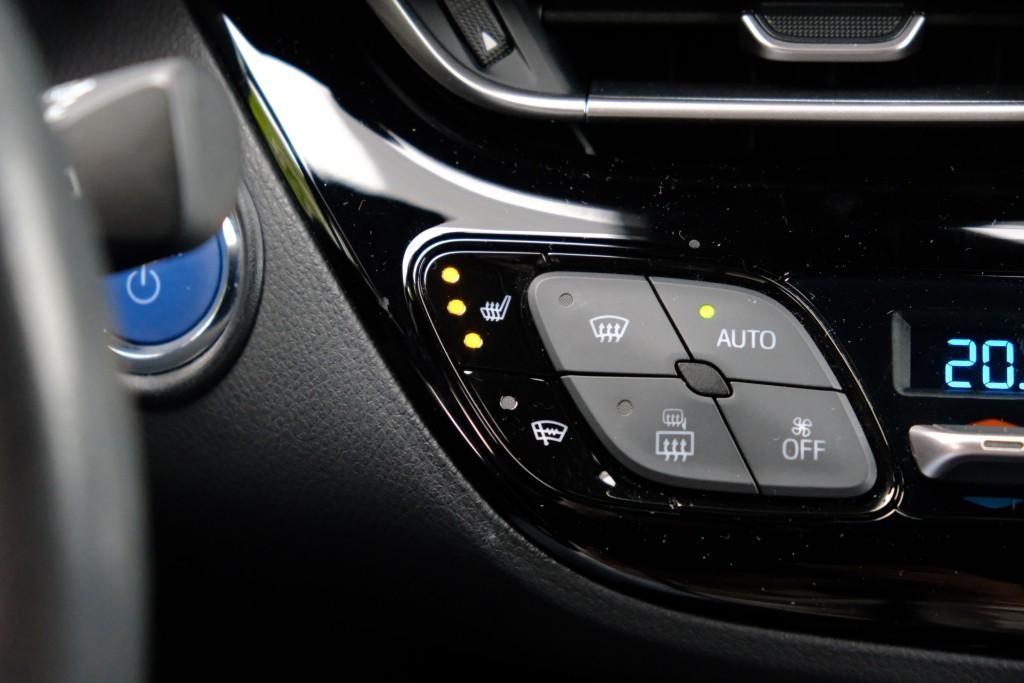 Toyota C-HR 1.8 Hybrid 122pk CVT First Edition | Navvi | App Connect | Climate | Adaptive Cruise | Camera | Keyless | Winter Pakket | Trekhaak afbeelding 24