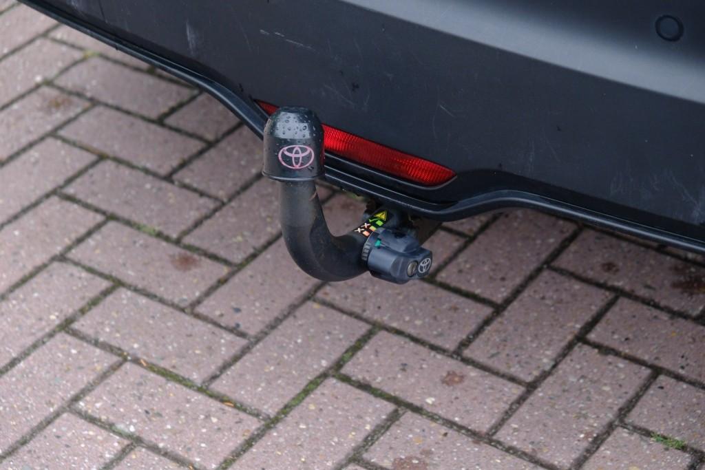 Toyota C-HR 1.8 Hybrid 122pk CVT First Edition | Navvi | App Connect | Climate | Adaptive Cruise | Camera | Keyless | Winter Pakket | Trekhaak afbeelding 30