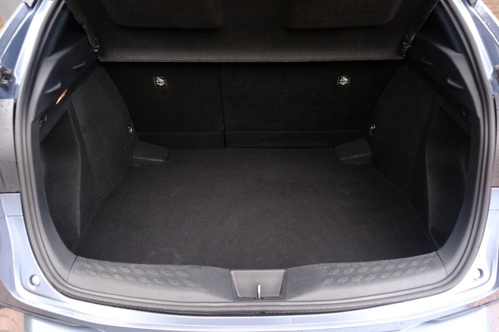 Toyota C-HR 1.8 Hybrid 122pk CVT First Edition | Navvi | App Connect | Climate | Adaptive Cruise | Camera | Keyless | Winter Pakket | Trekhaak afbeelding 34