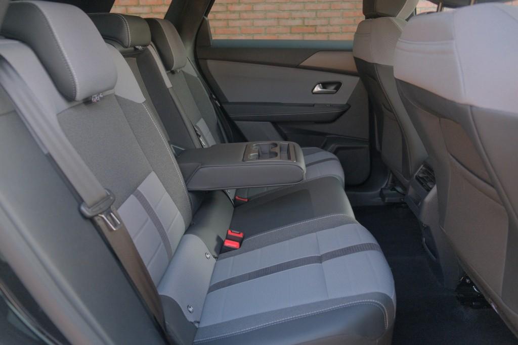 Opel Grandland 1.2 Turbo Hybrid 145pk Aut. GS | Navi | App Connect | Adaptive Cruise | Keyless | Focal | 360° Camera | Head-up Display | Matrix LED | Elektrische Achterklep afbeelding 3