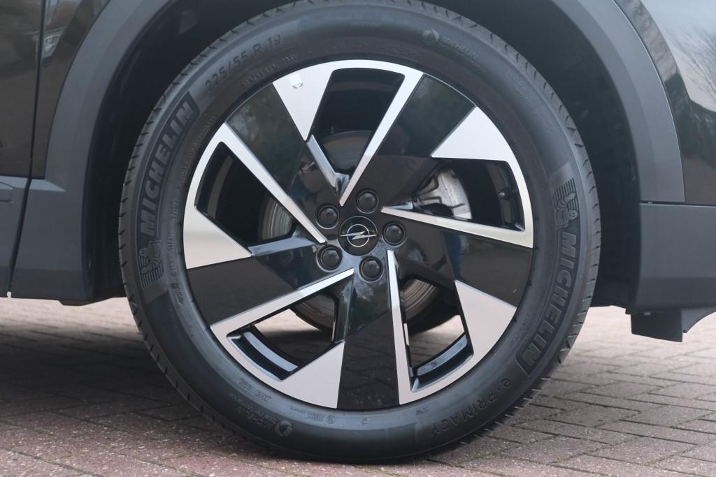 Opel Grandland 1.2 Turbo Hybrid 145pk Aut. GS | Navi | App Connect | Adaptive Cruise | Keyless | Focal | 360° Camera | Head-up Display | Matrix LED | Elektrische Achterklep afbeelding 28