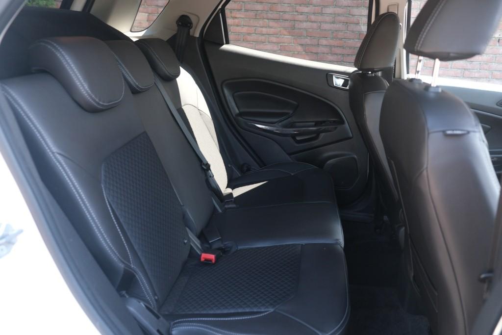 Ford EcoSport 1.0 EcoBoost 125pk Titanium S | Navi | Climate | Cruise | Keyless | Camera | Winter Pakket | Trekhaak afbeelding 3