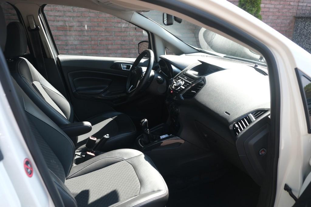 Ford EcoSport 1.0 EcoBoost 125pk Titanium S | Navi | Climate | Cruise | Keyless | Camera | Winter Pakket | Trekhaak afbeelding 4