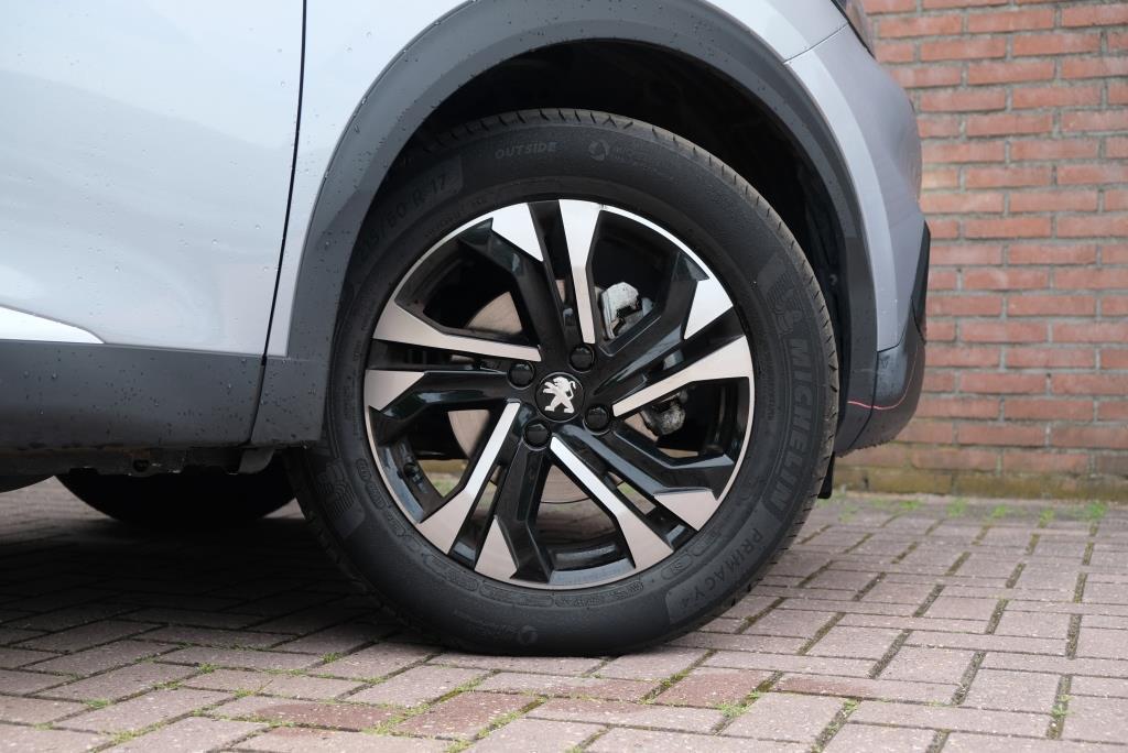 Peugeot 2008 1.2 PureTech 130pk EAT8 Allure | App Connect | Climate | Adaptive Cruise | Camera | 17" velgen afbeelding 25