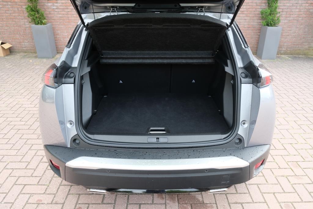 Peugeot 2008 1.2 PureTech 130pk EAT8 Allure | App Connect | Climate | Adaptive Cruise | Camera | 17" velgen afbeelding 28