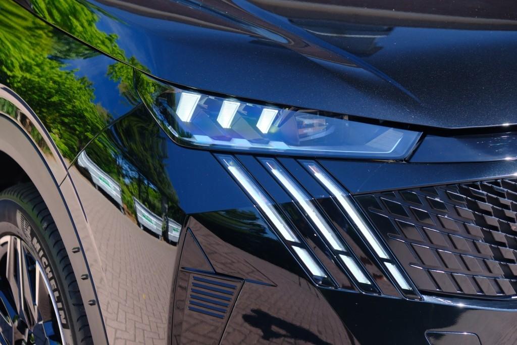 Peugeot 3008 1.2 Hybrid 145pk e-DCS6 GT | Navi | App Connect | Climate | Adaptive Cruise | Camera |  Elektrische Achterklep | Winter Pakket afbeelding 2