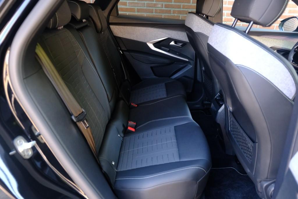 Peugeot 3008 1.2 Hybrid 145pk e-DCS6 GT | Navi | App Connect | Climate | Adaptive Cruise | Camera |  Elektrische Achterklep | Winter Pakket afbeelding 3