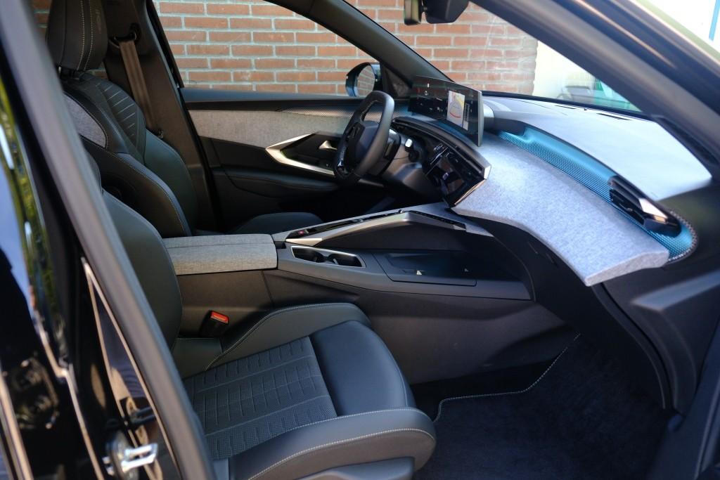 Peugeot 3008 1.2 Hybrid 145pk e-DCS6 GT | Navi | App Connect | Climate | Adaptive Cruise | Camera |  Elektrische Achterklep | Winter Pakket afbeelding 4