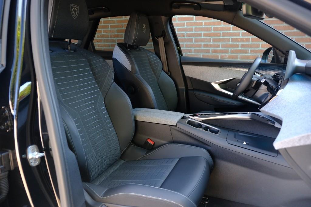 Peugeot 3008 1.2 Hybrid 145pk e-DCS6 GT | Navi | App Connect | Climate | Adaptive Cruise | Camera |  Elektrische Achterklep | Winter Pakket afbeelding 5